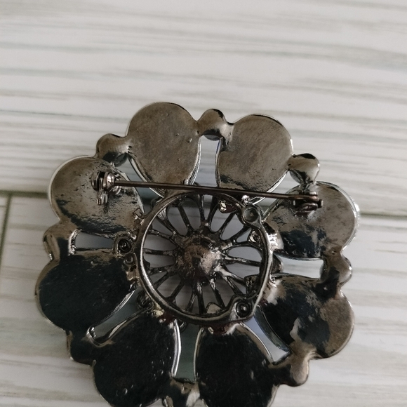 Tricolor Rhinestones Accents Floral Flower Brooch 2" - Picture 5 of 7